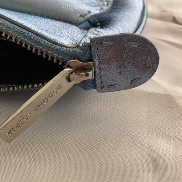 BCBG MAXAZRIA wristlet metallic baby blue - Picture 5 of 9